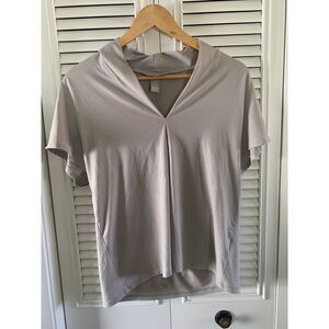 H&M V-Neck shortsleeved top, size M